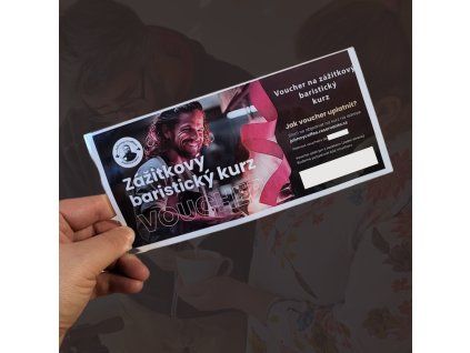 Účastníci kurzu při prohlídce pražírny kávy